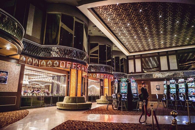 Наслаждайтесь полноценным игровым процессом казино на мобильном устройстве LEV